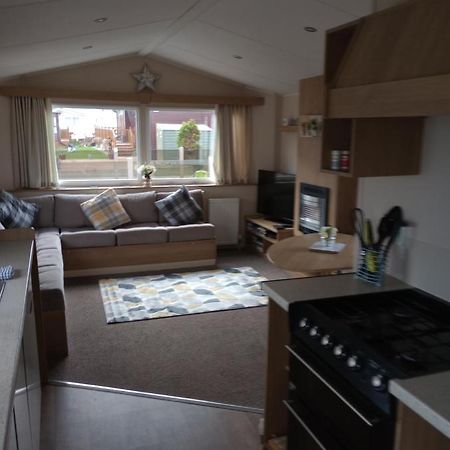 D24 Is A 2 Bedroom 6 Berth Caravan Close To The Beach On Whitehouse Leisure Park In Towyn Near Rhyl With Decking And Private Parking Space This Is A Pet Free Caravan Abergele Luaran gambar