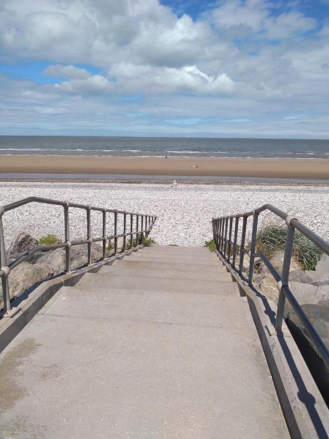 D24 Is A 2 Bedroom 6 Berth Caravan Close To The Beach On Whitehouse Leisure Park In Towyn Near Rhyl With Decking And Private Parking Space This Is A Pet Free Caravan Abergele Luaran gambar