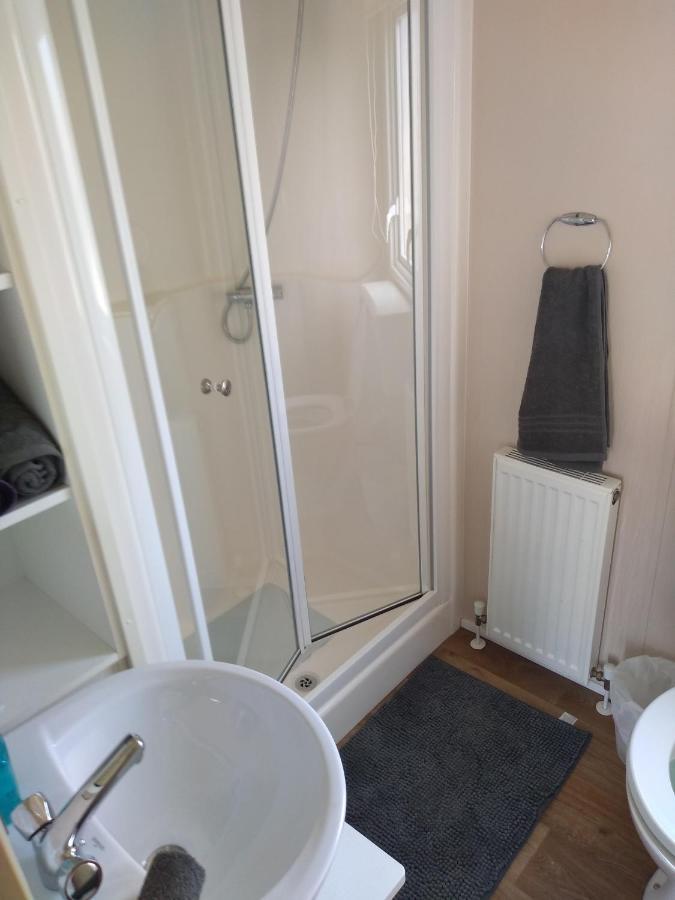 D24 Is A 2 Bedroom 6 Berth Caravan Close To The Beach On Whitehouse Leisure Park In Towyn Near Rhyl With Decking And Private Parking Space This Is A Pet Free Caravan Abergele Luaran gambar