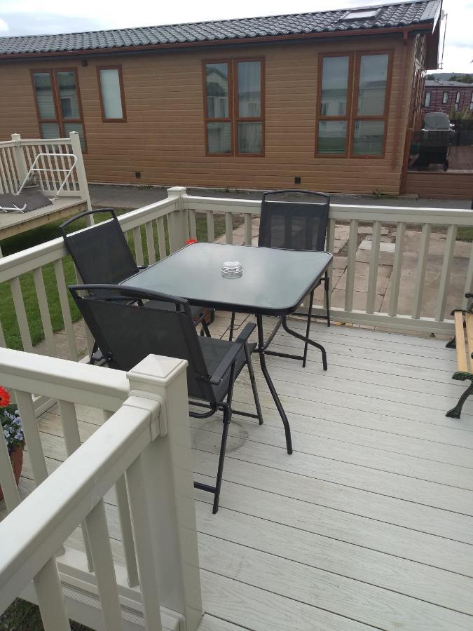 D24 Is A 2 Bedroom 6 Berth Caravan Close To The Beach On Whitehouse Leisure Park In Towyn Near Rhyl With Decking And Private Parking Space This Is A Pet Free Caravan Abergele Luaran gambar