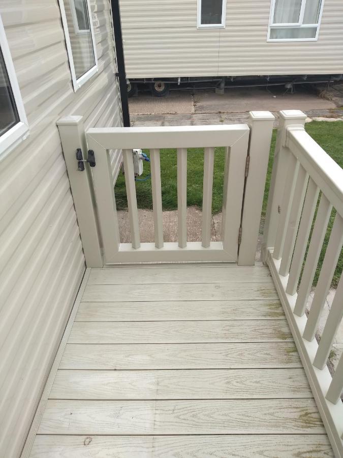 D24 Is A 2 Bedroom 6 Berth Caravan Close To The Beach On Whitehouse Leisure Park In Towyn Near Rhyl With Decking And Private Parking Space This Is A Pet Free Caravan Abergele Luaran gambar
