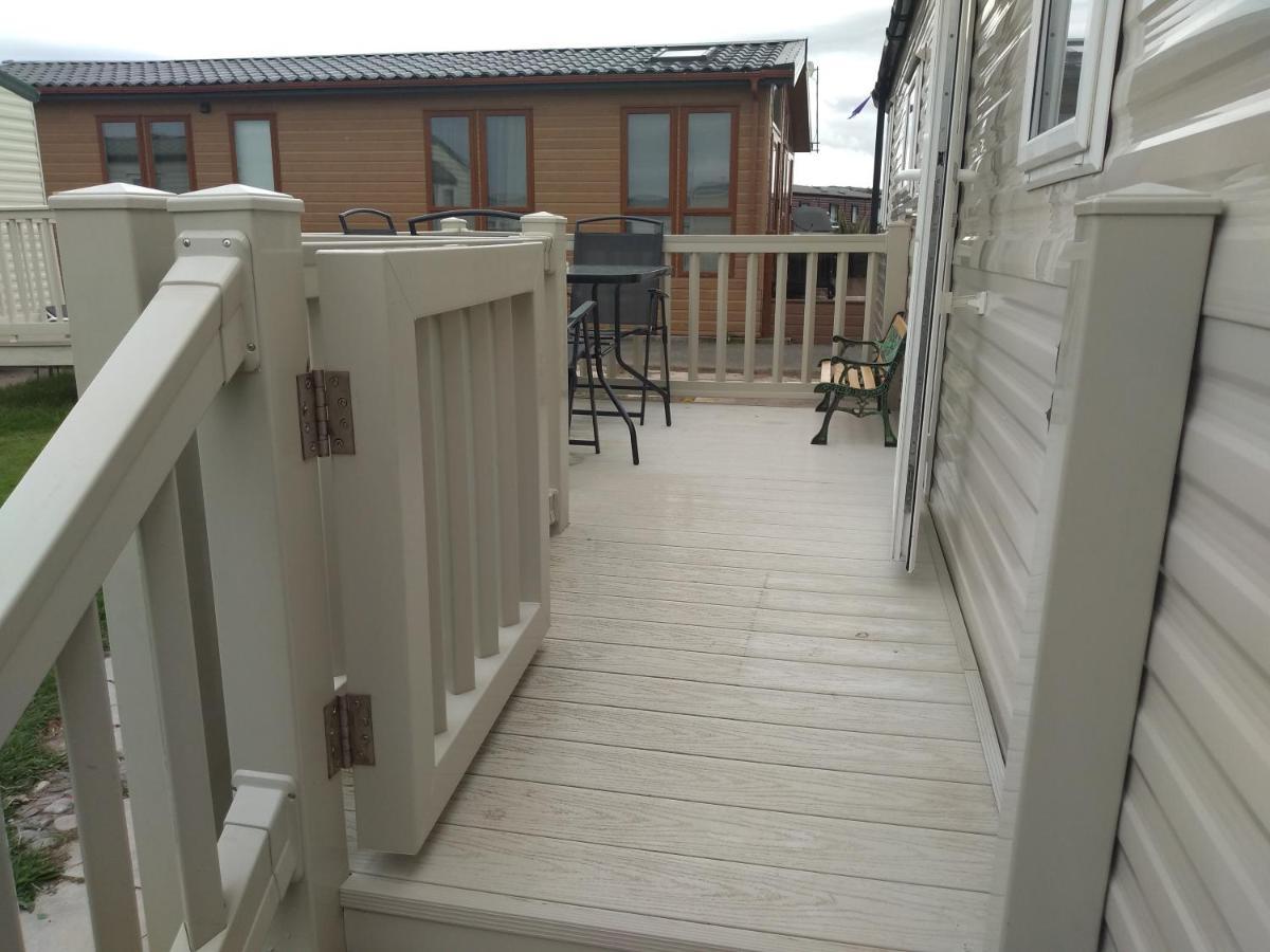 D24 Is A 2 Bedroom 6 Berth Caravan Close To The Beach On Whitehouse Leisure Park In Towyn Near Rhyl With Decking And Private Parking Space This Is A Pet Free Caravan Abergele Luaran gambar