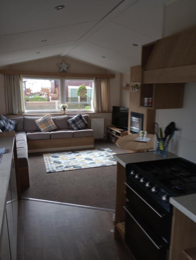 D24 Is A 2 Bedroom 6 Berth Caravan Close To The Beach On Whitehouse Leisure Park In Towyn Near Rhyl With Decking And Private Parking Space This Is A Pet Free Caravan Abergele Luaran gambar