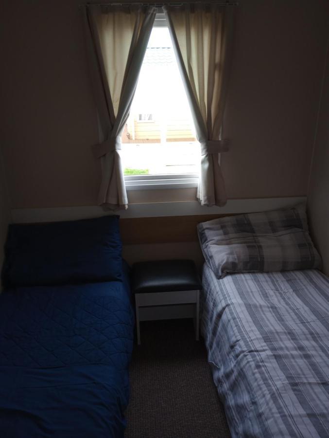 D24 Is A 2 Bedroom 6 Berth Caravan Close To The Beach On Whitehouse Leisure Park In Towyn Near Rhyl With Decking And Private Parking Space This Is A Pet Free Caravan Abergele Luaran gambar