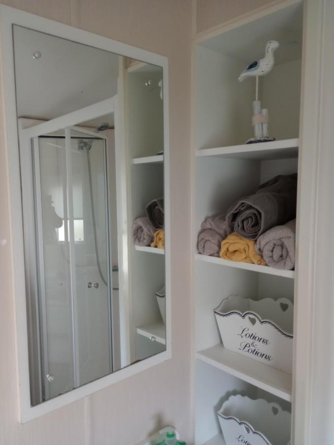 D24 Is A 2 Bedroom 6 Berth Caravan Close To The Beach On Whitehouse Leisure Park In Towyn Near Rhyl With Decking And Private Parking Space This Is A Pet Free Caravan Abergele Luaran gambar